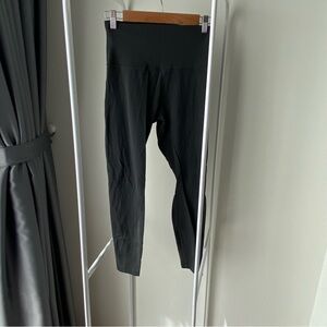Lululemon super high rise align leggings *asian fit* 26” size Large charcoal